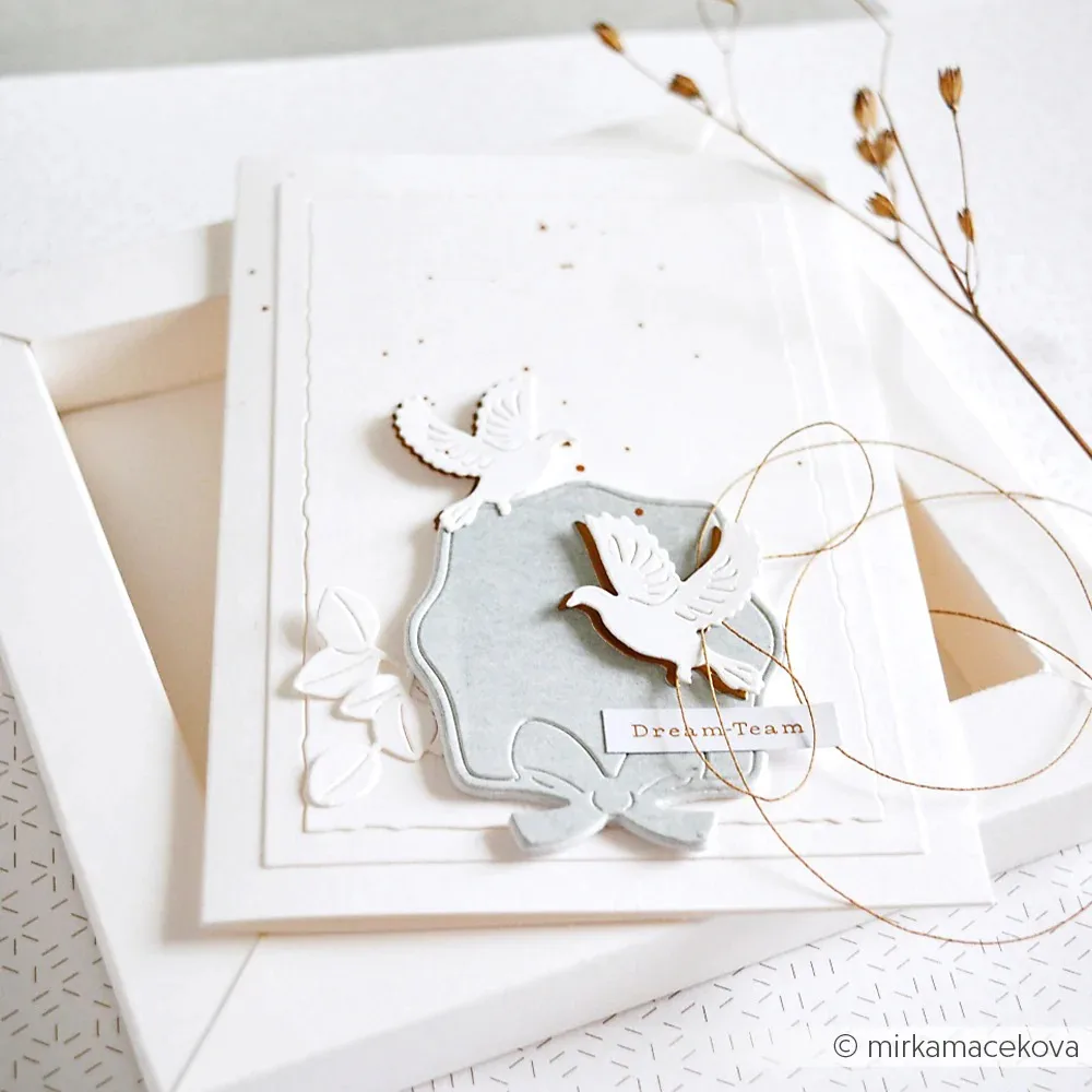 'Wavy-edged Frame with Bow Met - Interior Design Paper review and price